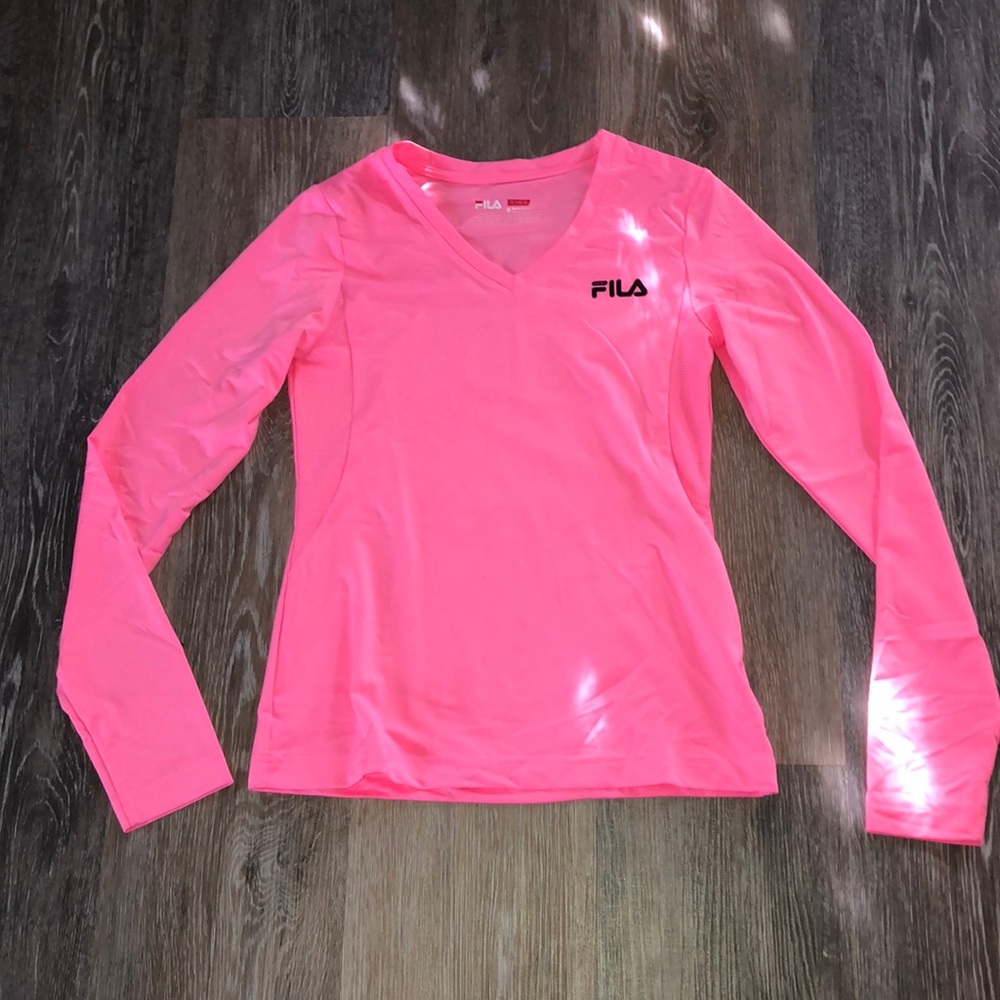 🎉❤️ CLEARANCE❤️🎉 FILA Top